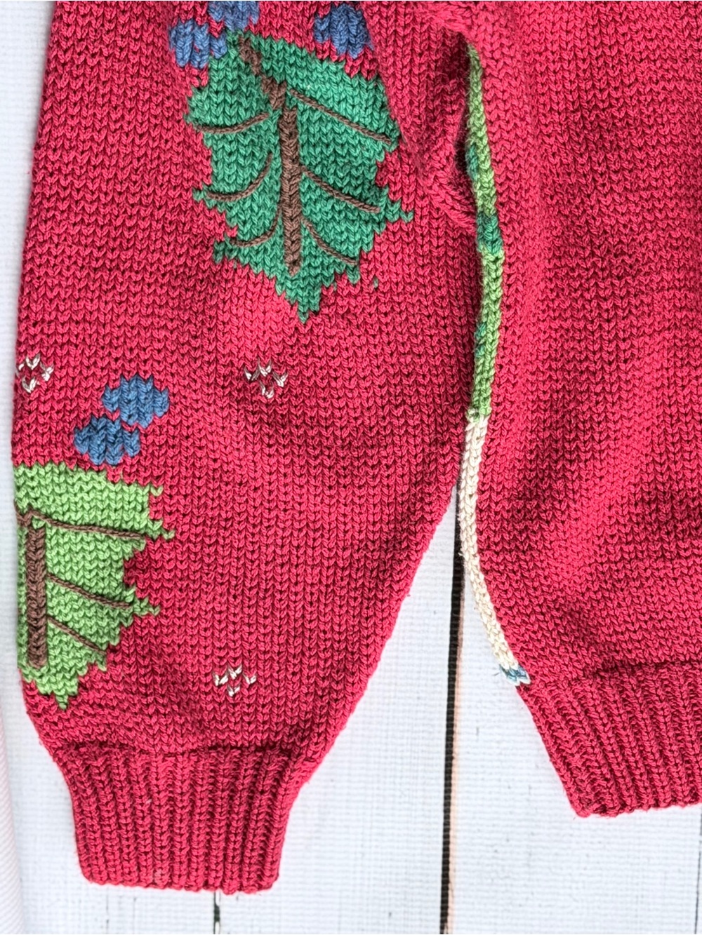 VINTAGE Women's Red Holiday Cottage Crewneck Sweater - Festive Knit Pullover - Picture 10 of 13